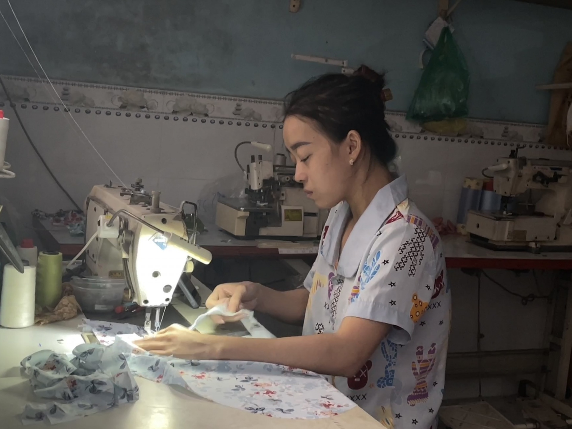 Người lao động ăn Tết xa nhà vì khó khăn chồng chất