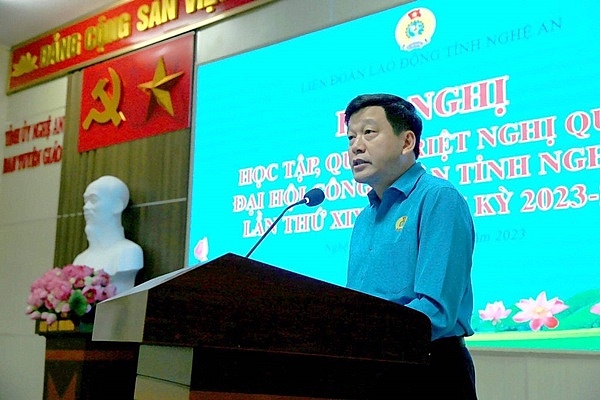 Đưa cuộc sống vào nghị quyết và đưa nghị quyết vào cuộc sống
