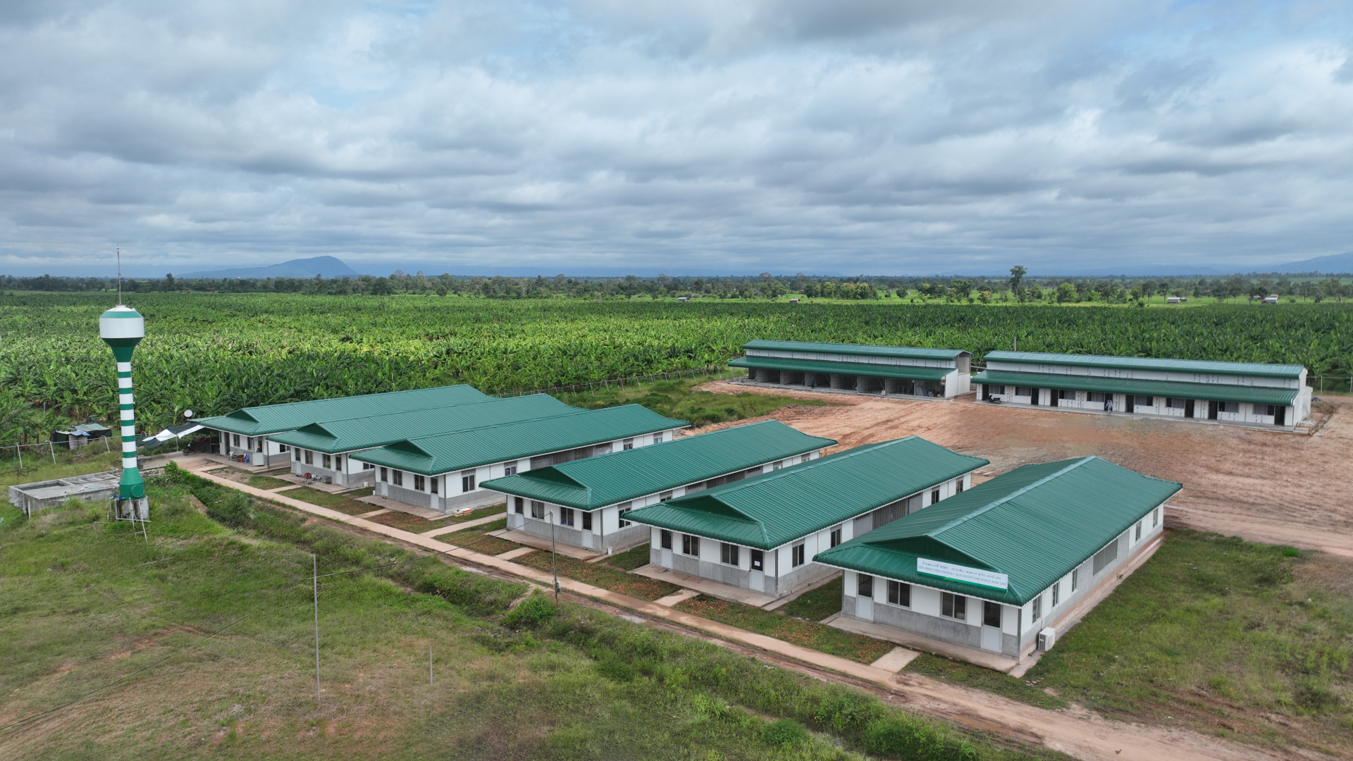 Các khu nhà ở được xây dựng khang trang, góp phần nâng cao đời sống cho CBCNV tại các Khu liên hợp nông nghiệp