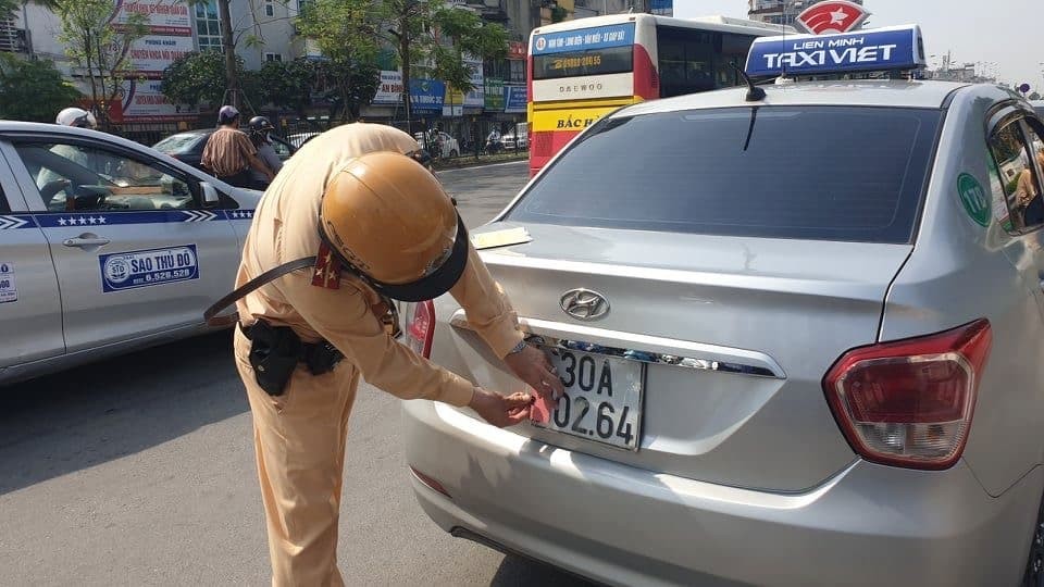 Tội lắp biển số giả