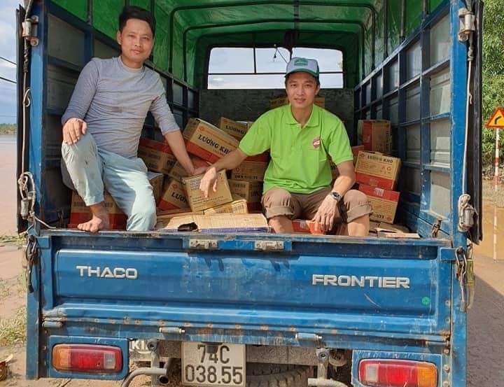 Thầy giáo Ngô Duy Hưng - người cõng sách lên núi