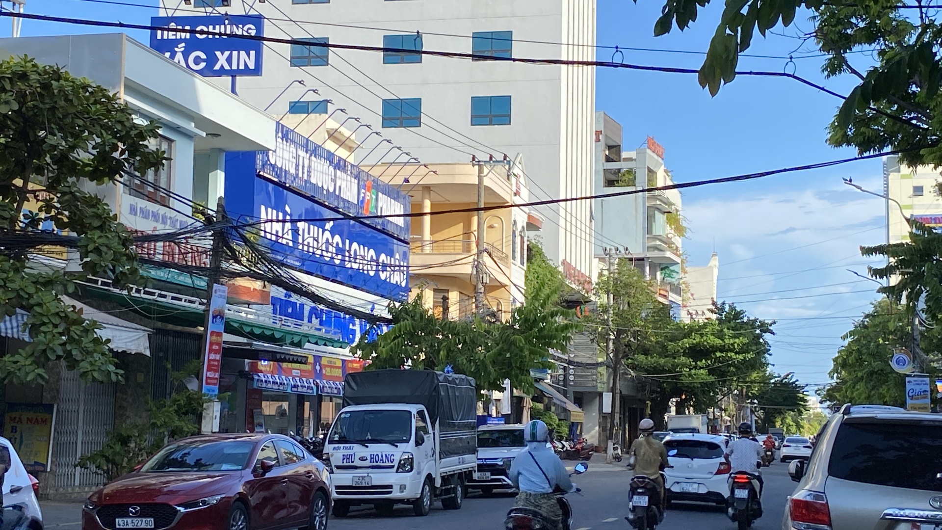 Long Châu cần sớm minh bạch thông tin về chất lượng chuỗi nhà thuốc của mình