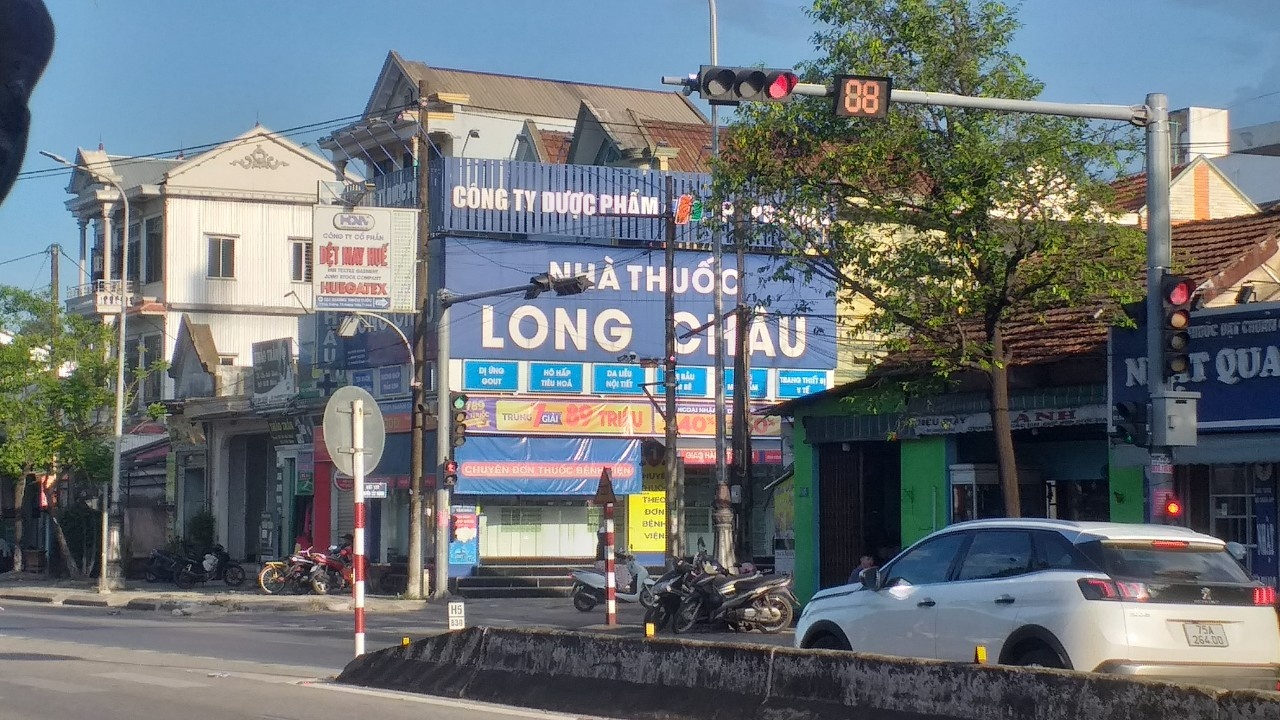 Long Châu cần sớm minh bạch thông tin về chất lượng chuỗi nhà thuốc của mình