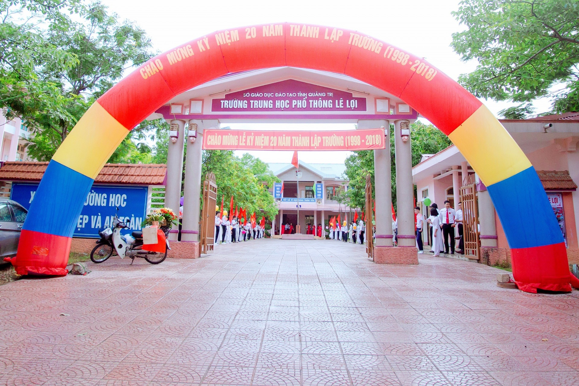 Trường THPT Lê Lợi - đoàn kết, đổi mới, sáng tạo và không ngừng nỗ lực vươn lên