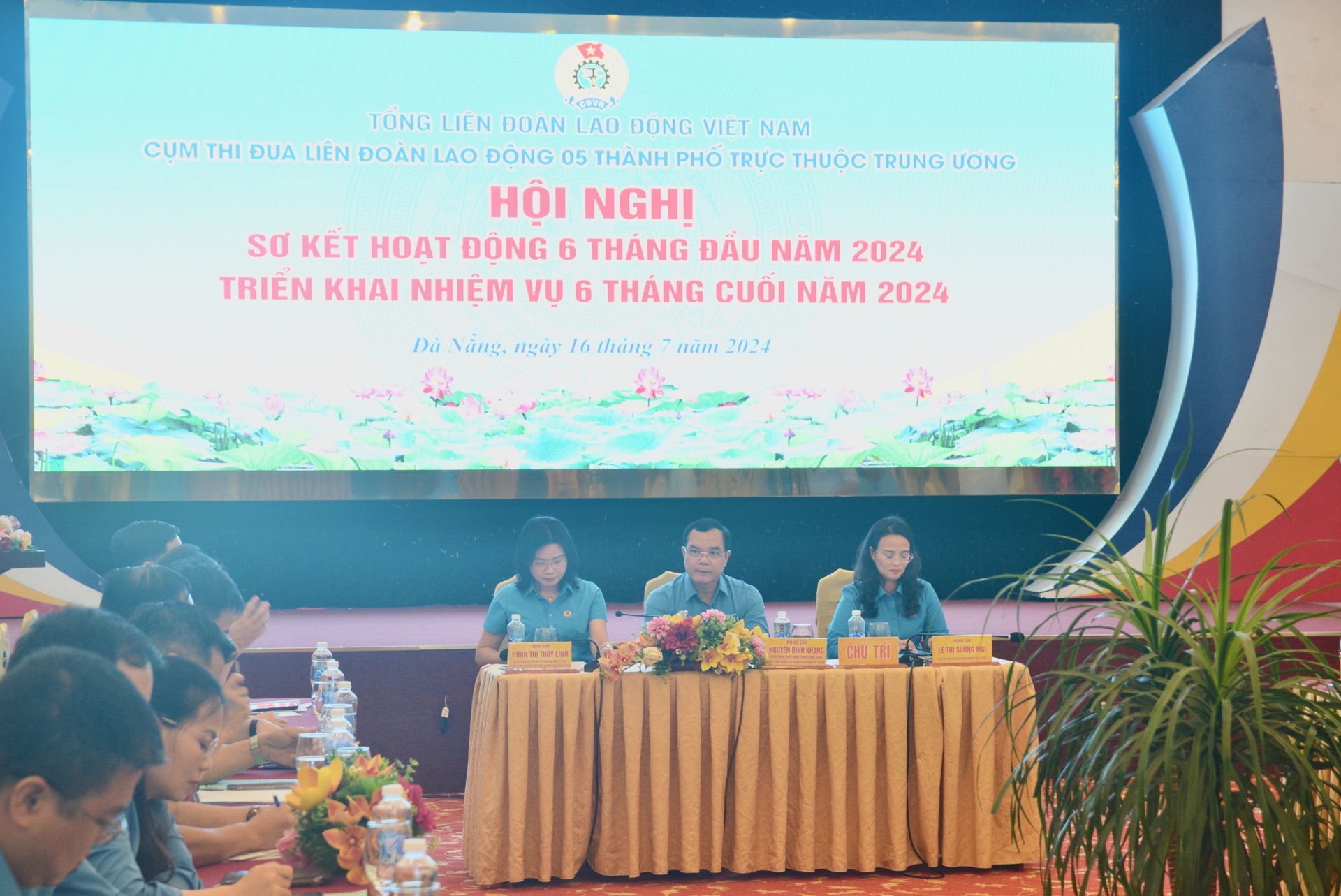 Đồng chí Nguyễn Đình Khang lưu ý công tác kiểm tra giám sát với LĐLĐ 5 thành phố lớn
