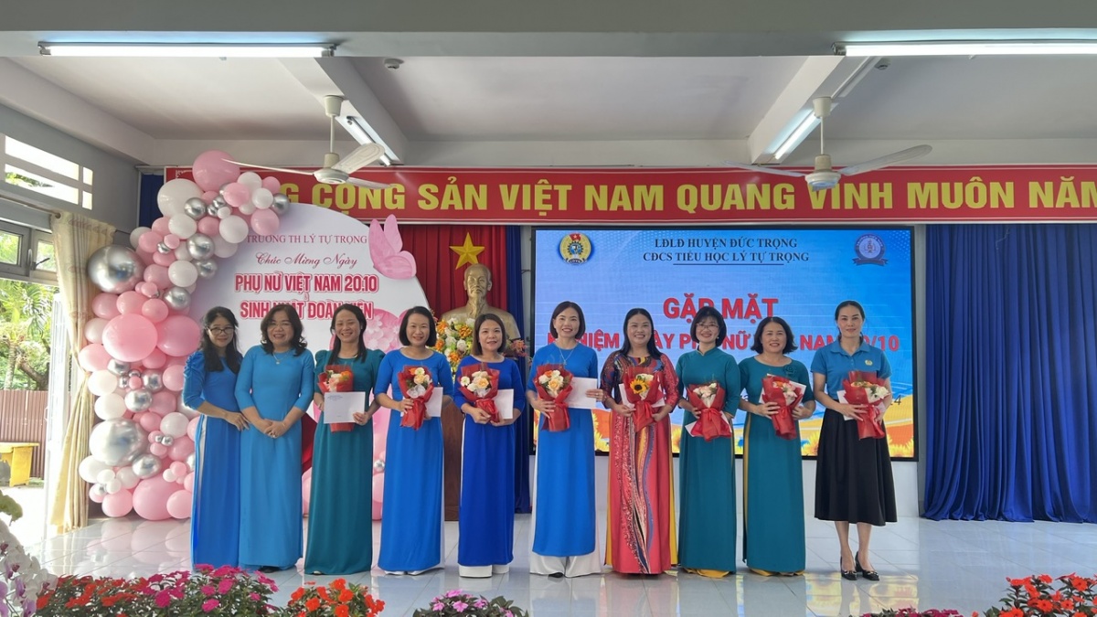 Phong trào “Hai giỏi” ở công đoàn được Tổng Liên đoàn tặng Cờ thi đua