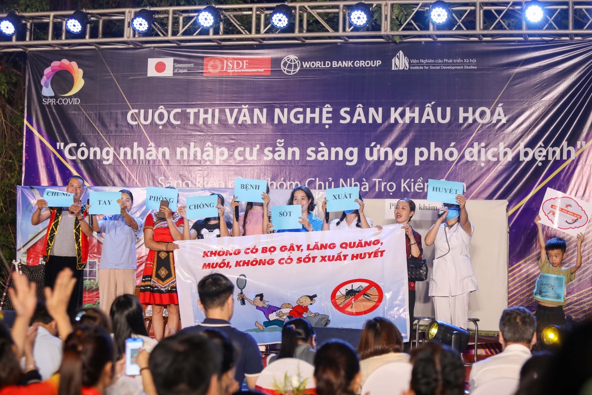 Chủ trọ tổ chức thi văn nghệ sân khấu hóa cho công nhân nhập cư