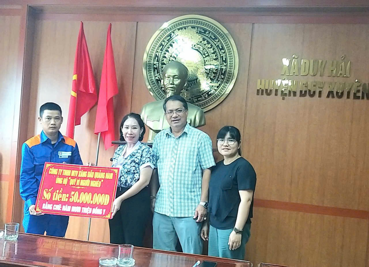 Tình người sưởi ấm trái tim người công nhân mất vợ