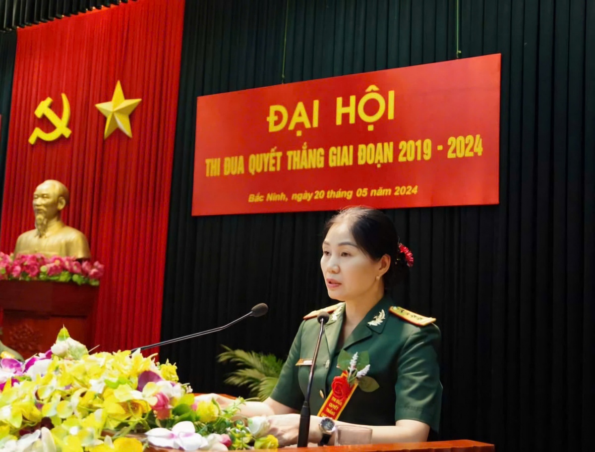 Nữ bếp trưởng nuôi quân chăm lo từng miếng ăn cho đồng đội