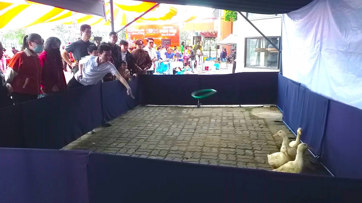 Đoàn viên, công nhân lao động Đà Nẵng vui Tết đoàn viên sớm