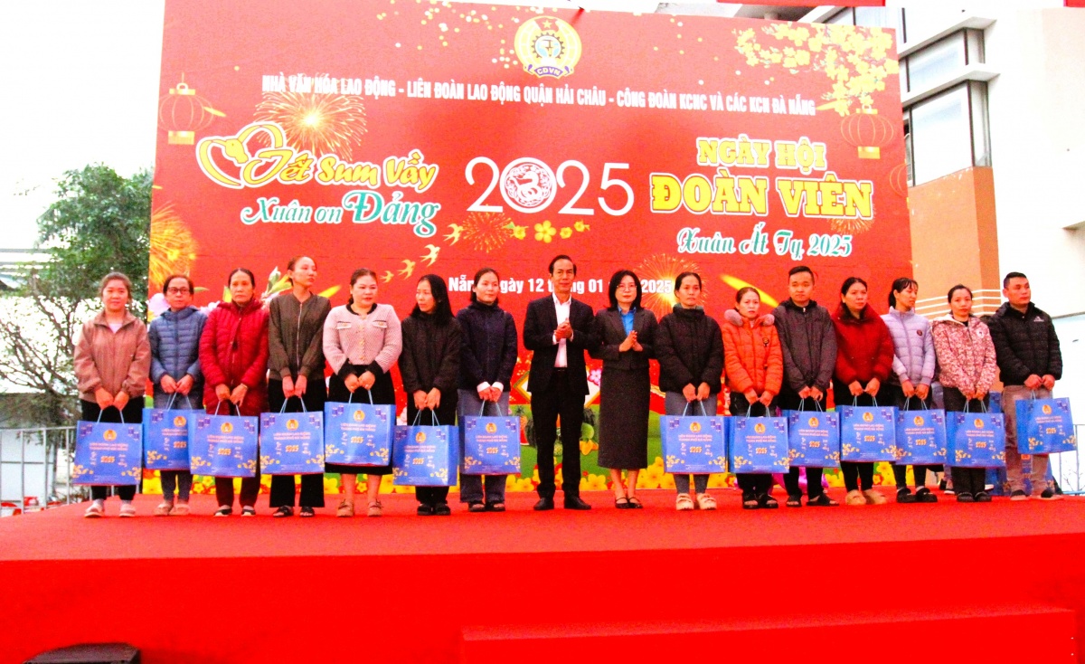 Đoàn viên, công nhân lao động Đà Nẵng vui Tết đoàn viên sớm